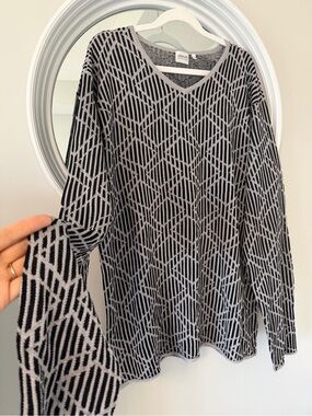 Armani Collezioni Black & Gray Geometric V-Neck Sweater